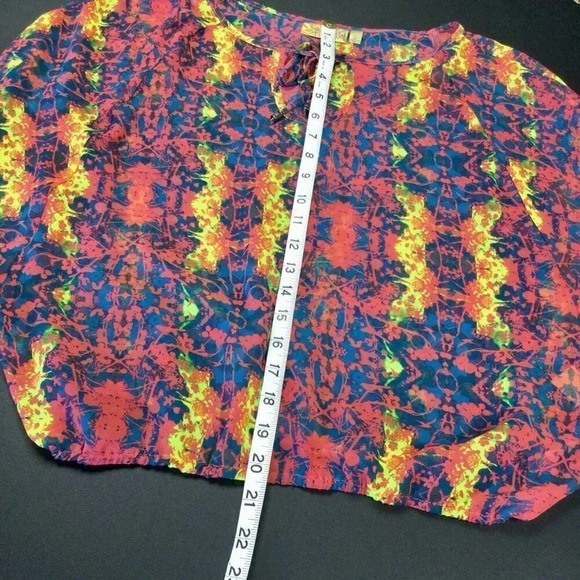 Princess Vera Wang Womens Large Top Blouse Colorful Dolman Sleeves Tie Neck - Picture 7 of 10